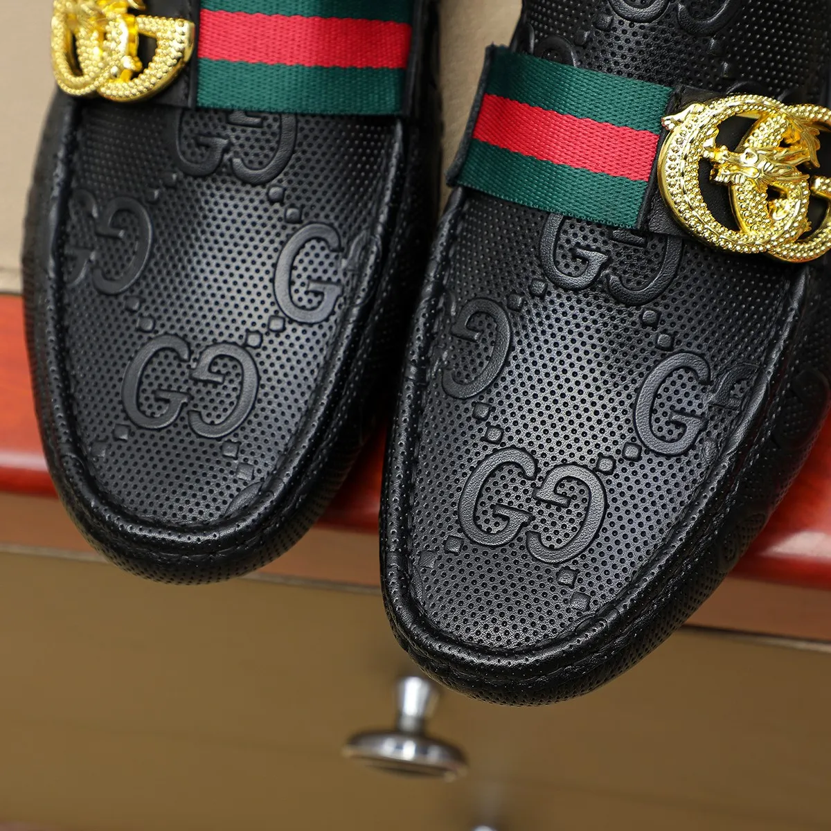 Men's shoes💰380💰🕷🕷️【 GUCCI 】Gucci's best-selling trendy men's casual slip-on shoes 🇨🇳Official website original 1:1 mold 💯Original quality, fine workmanship ☘Fashionable and versatile, perfect shape, comfortable on the feet 🍓Trendy men's recommended model, imported cowhide on the top layer 🎋High-quality pigskin lining, rubber wear-resistant and non-slip outsole, high-end atmosphere, worth owning 🍉Optional 38-44